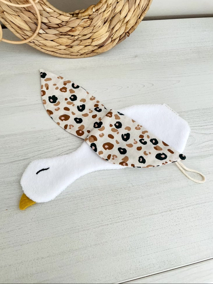 Doudou Oie attache tétine