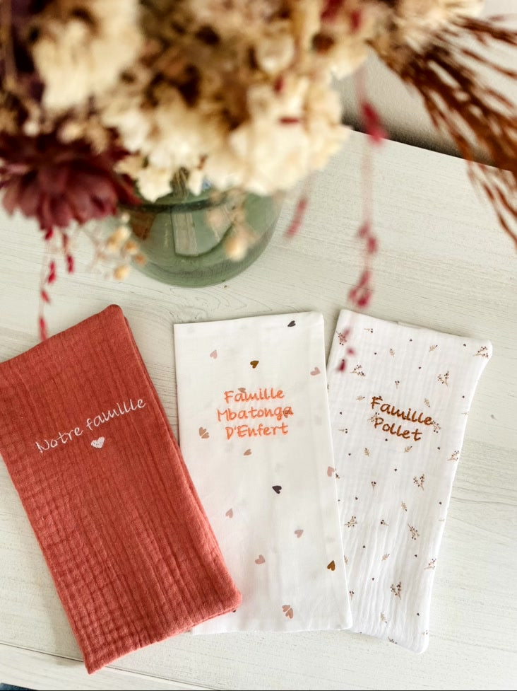 Protège Livret de famille brodée "Notre Famille ♡" Blanc MARSALA