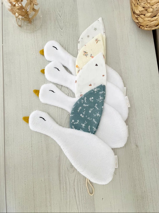 Doudou Oie attache tétine