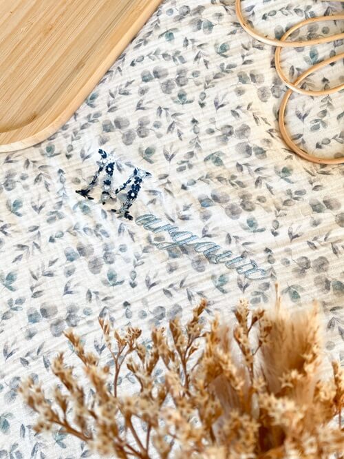 Couverture chaude broderie fleurie Ciel EUCALYPTUS