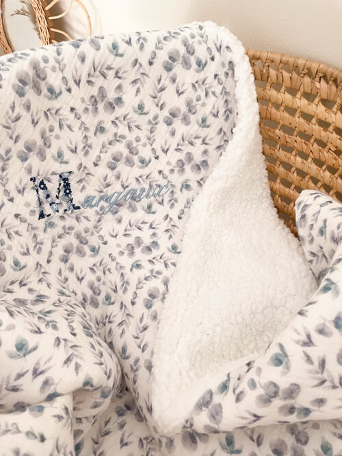 Couverture chaude broderie fleurie Ciel EUCALYPTUS